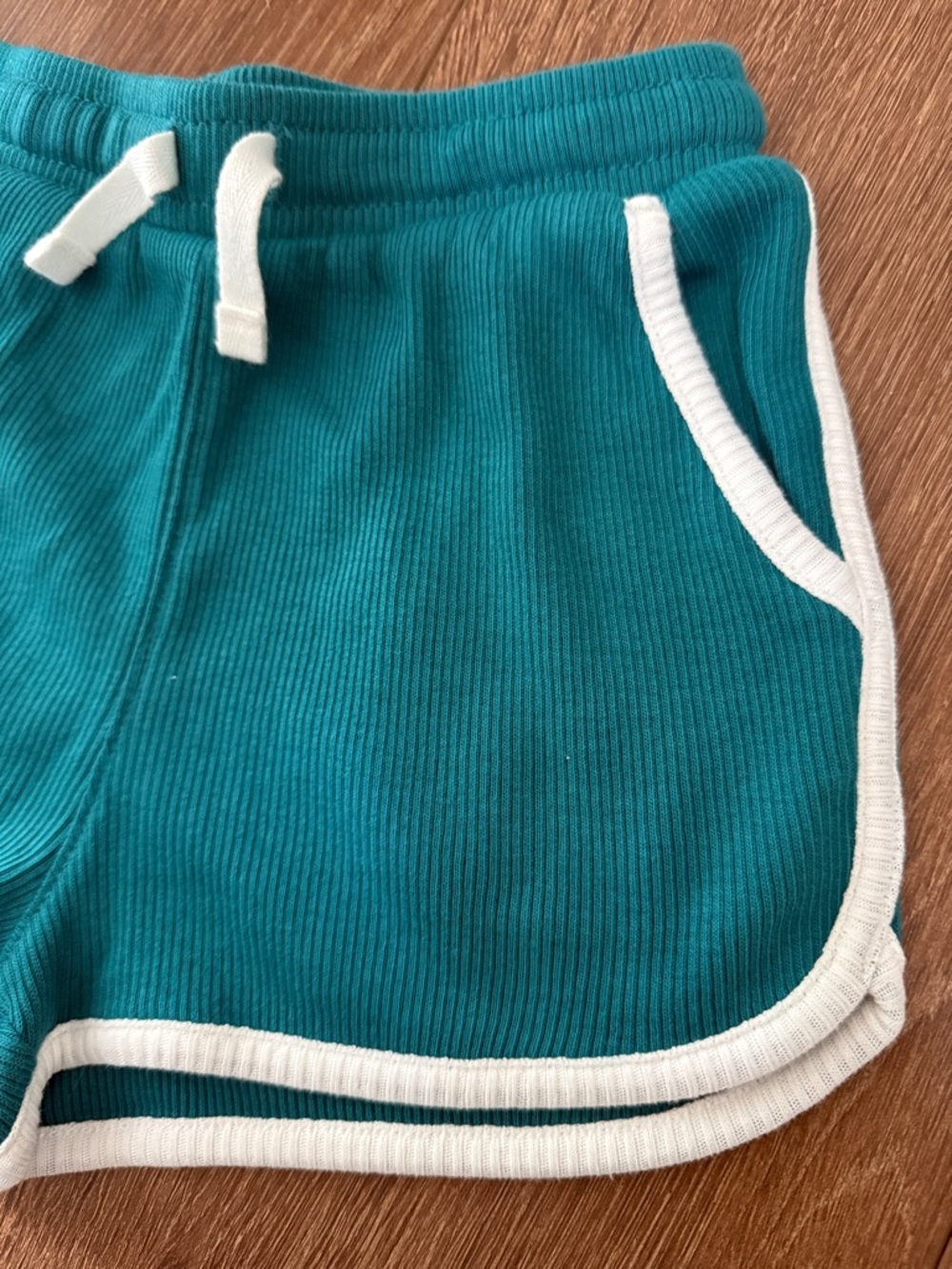 🩵 Tea Collection Teal Ribbed Lounge Shorts with White Trim - Size 5 - Picture 5 of 5